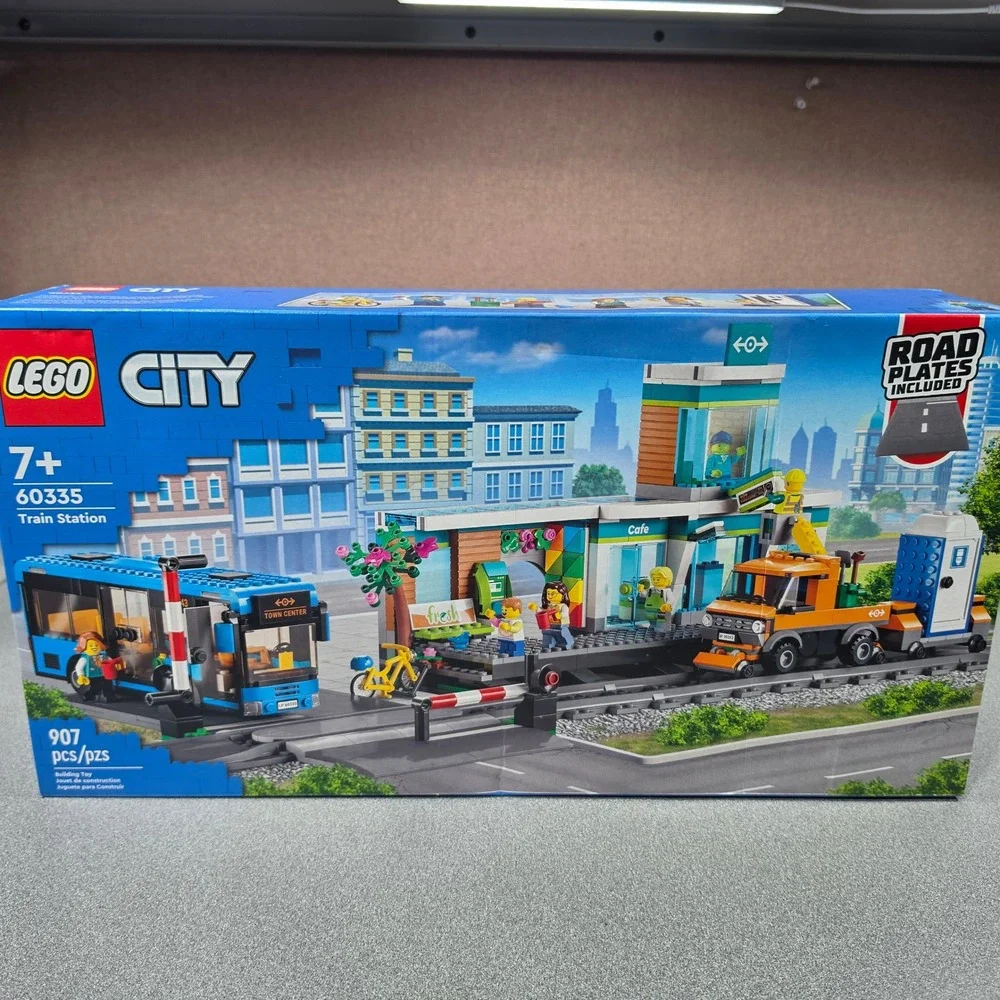LEGO Train Station 60335 City 907pcs Blue New Sealed Road Plates Bus Truck